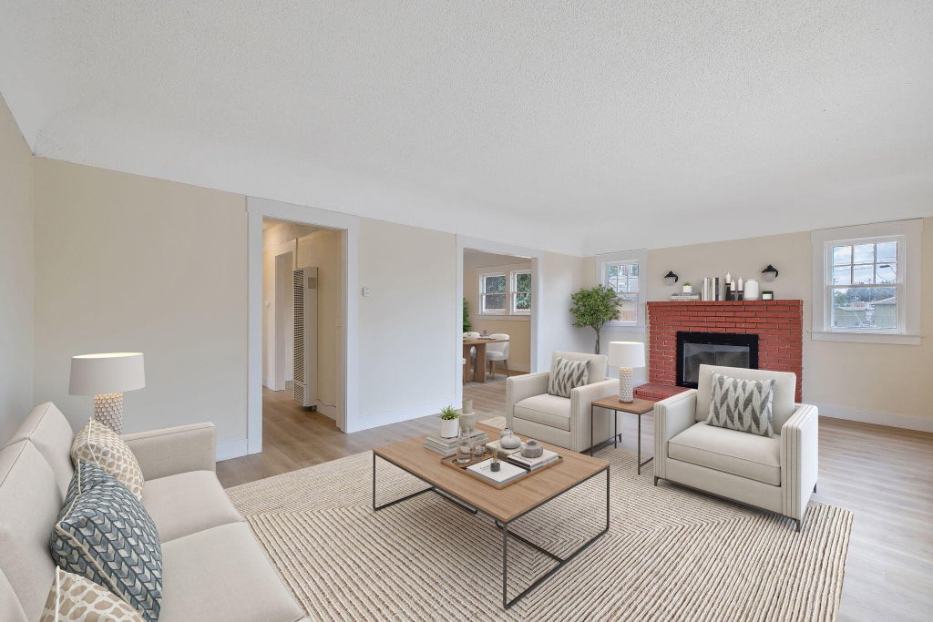 Photo of 1100 N Court Street, Visalia, CA 93291 (MLS # 244628)