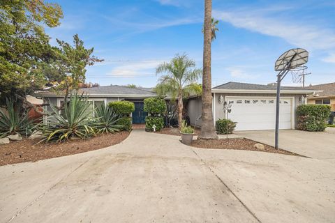 Photo of 2030 S Woodland Street, Visalia, CA 93277 (MLS # 238234)