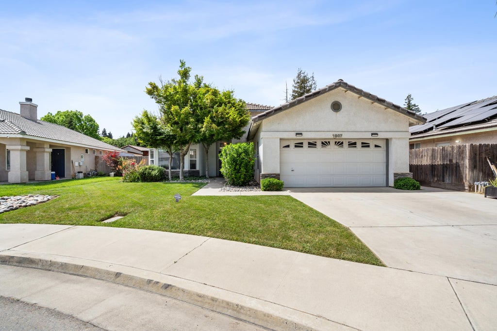 Photo of 1607 N Sol Court, Visalia, CA 93292 (MLS # 241189)
