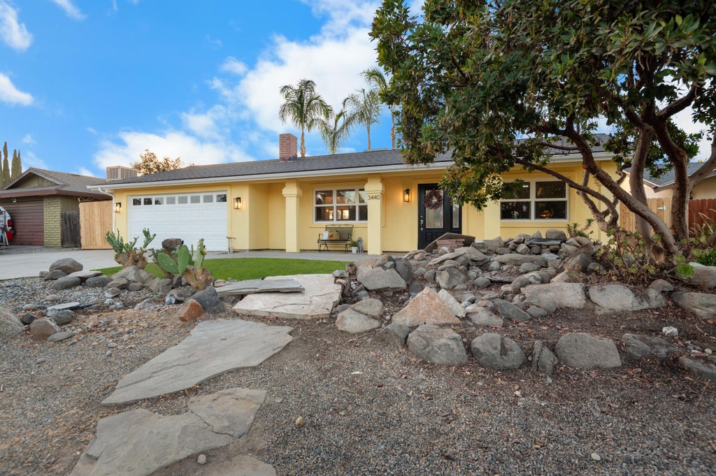 Photo of 3440 W Pryor Avenue W, Visalia, CA 93277 (MLS # 244063)