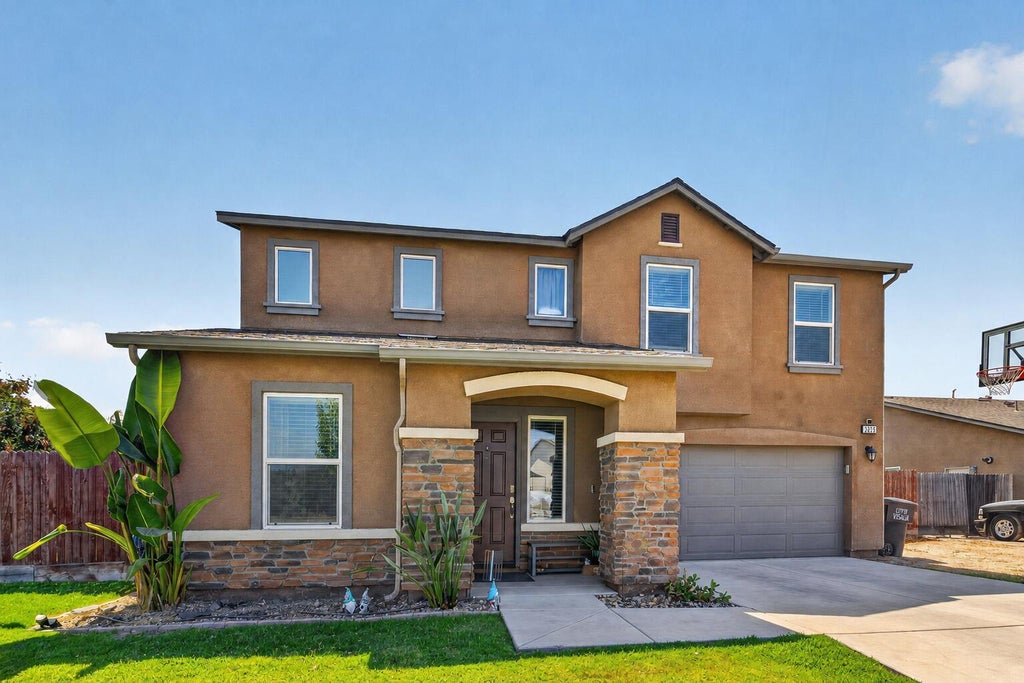 Photo of 2919 N Hermosa Court, Visalia, CA 93291 (MLS # 243394)