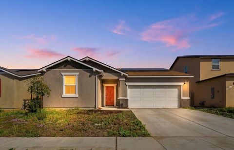 Photo of 1834 W Twilight Street, Hanford, CA 93230 (MLS # 240430)