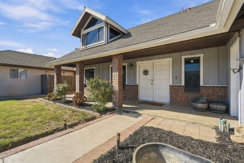 Photo of 311 S Lotas Street, Porterville, CA 93257 (MLS # 244714)