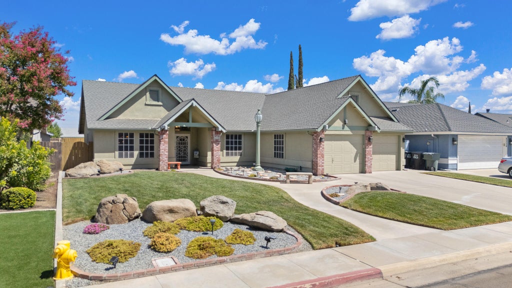 Photo of 4412 W Orchard Avenue, Visalia, CA 93277 (MLS # 243795)