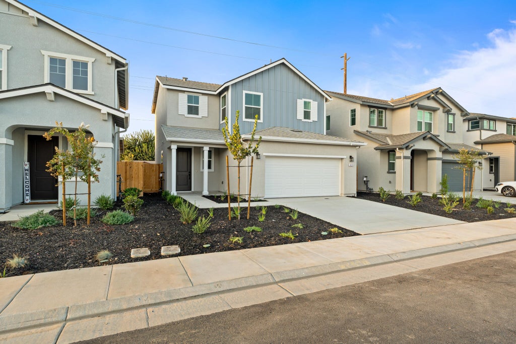 Photo of 1425 W Payson Avenue, Visalia, CA 93291 (MLS # 242946)