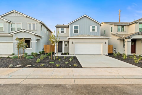 Photo of 1425 W Payson Avenue, Visalia, CA 93291 (MLS # 242946)
