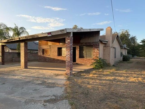 Photo of 905 W Mariposa Street, Lindsay, CA 93247 (MLS # 244641)