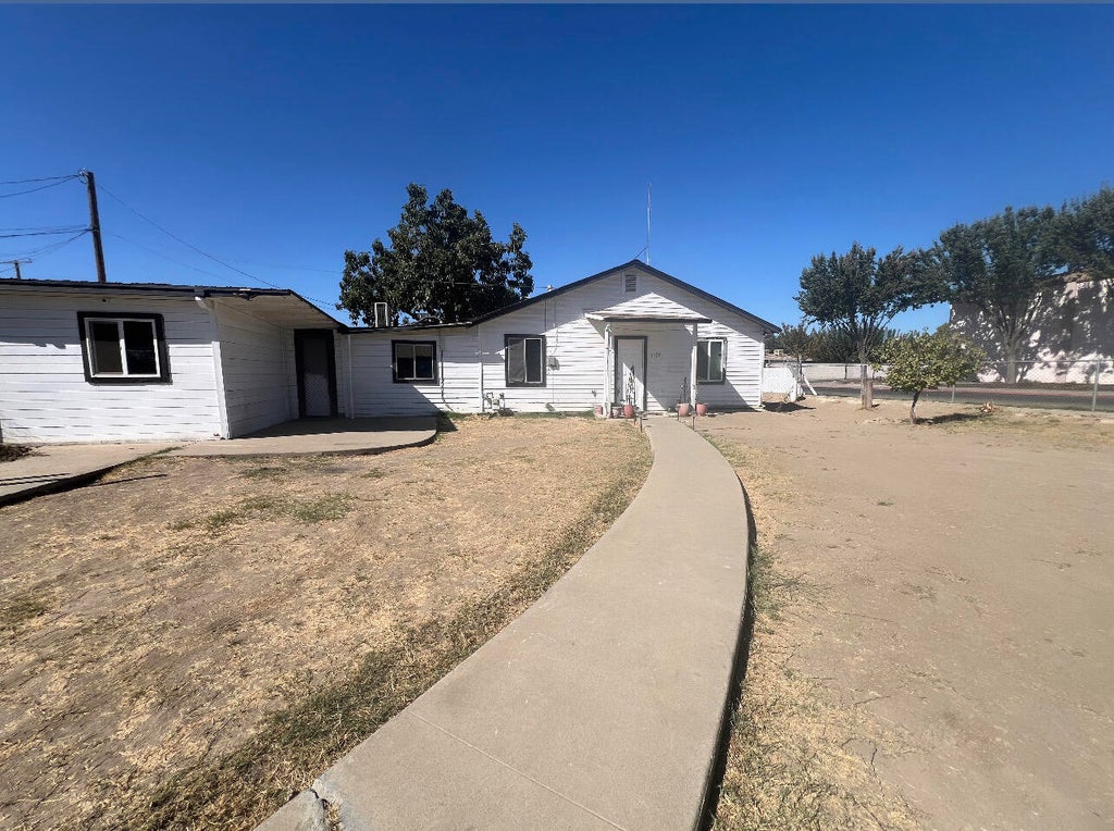 Photo of 1729 N Willis Street, Visalia, CA 93291 (MLS # 244679)