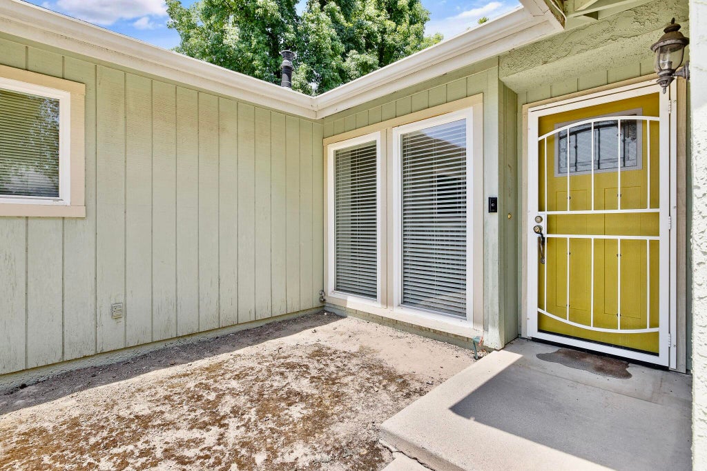 Photo of 946 E Cambridge Avenue, Visalia, CA 93292 (MLS # 241665)