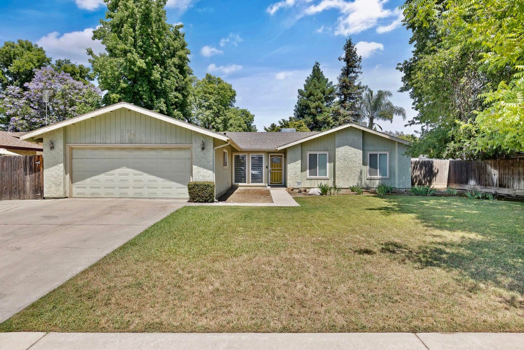 Photo of 946 E Cambridge Avenue, Visalia, CA 93292 (MLS # 241665)