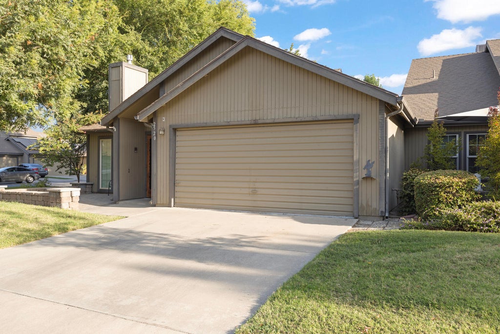 Photo of 2520 E Tulare Avenue, Visalia, CA 93292 (MLS # 243665)