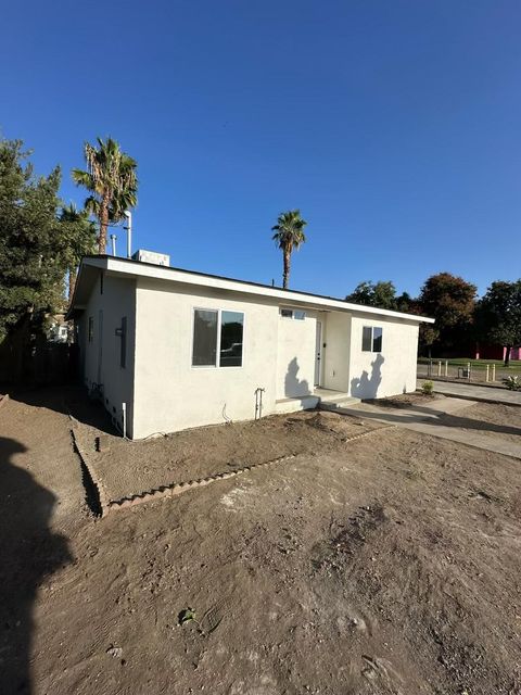 Photo of 16 S Plano Street, Porterville, CA 93257 (MLS # 238952)