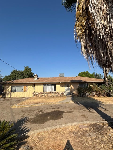 Photo of 1555 S College Avenue, Dinuba, CA 93618 (MLS # 243800)