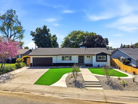 Photo of 735 W Cambridge Avenue, Visalia, CA 93277 (MLS # 240351)