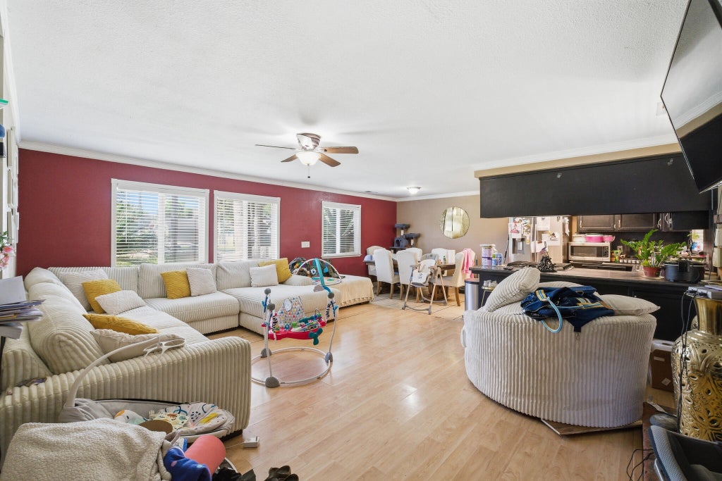 Photo of 410 E Seeger Court, Visalia, CA 93277 (MLS # 241899)