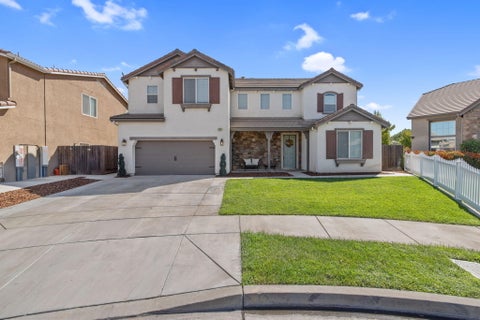 Photo of 1118 N Vickie Court, Visalia, CA 93291 (MLS # 244655)