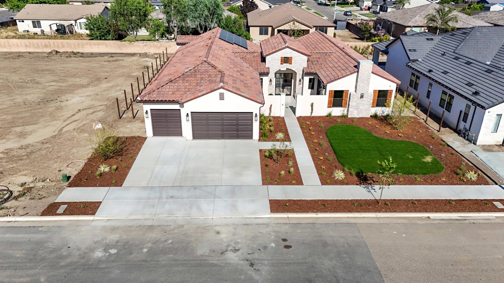 Photo of 2624 N Leila Street, Visalia, CA 93291 (MLS # 241133)