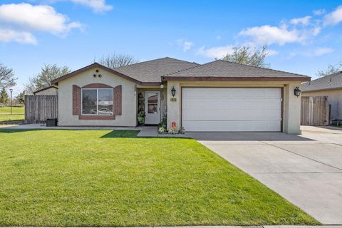 Photo of 1915 Valley Springs Avenue, Hanford, CA 93230 (MLS # 240244)