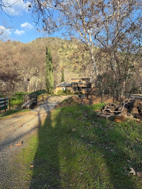 Photo of 43788 Northfork Drive, Three Rivers, CA 93271 (MLS # 239816)