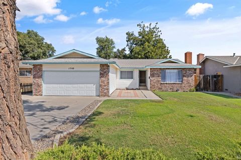 Photo of 1700 W La Vida Avenue, Visalia, CA 93277 (MLS # 237061)