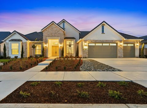 Photo of 3602 W Oriole Avenue, Visalia, CA 93291 (MLS # 239436)