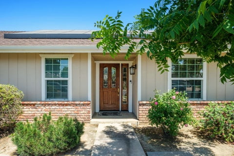 Photo of 820 N Nichols Avenue, Dinuba, CA 93618 (MLS # 241846)
