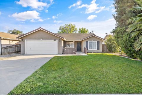 Photo of 4231 E Paradise Avenue, Visalia, CA 93292 (MLS # 240358)