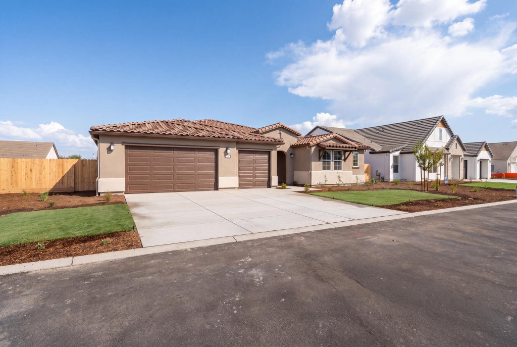 Photo of 6619 W Wood Drive, Visalia, CA 93277 (MLS # 244533)