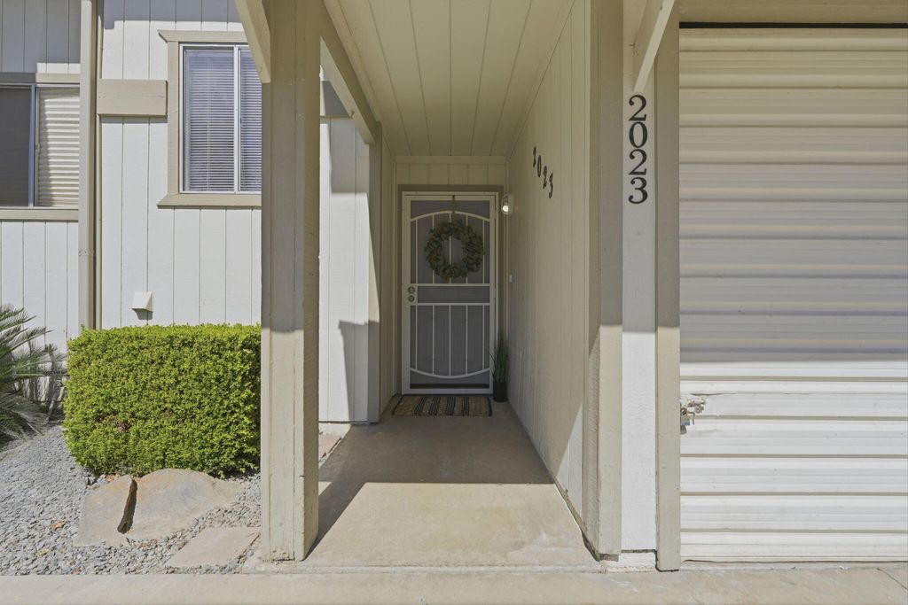 Photo of 2023 E Laura Avenue, Visalia, CA 93292 (MLS # 242294)