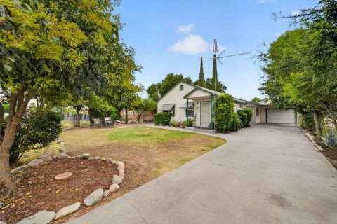 Photo of 930 W Sweet Avenue, Visalia, CA 93291 (MLS # 242897)