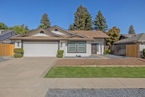 Photo of 1218 S Parkwood Street, Visalia, CA 93277 (MLS # 243882)