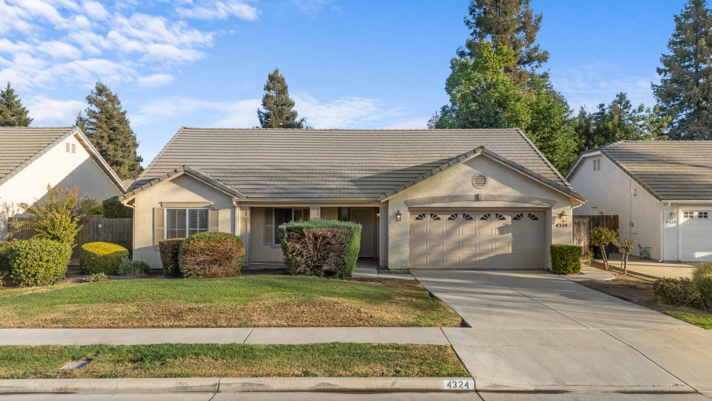 Photo of 4324 W Concord Avenue, Visalia, CA 93277 (MLS # 244630)