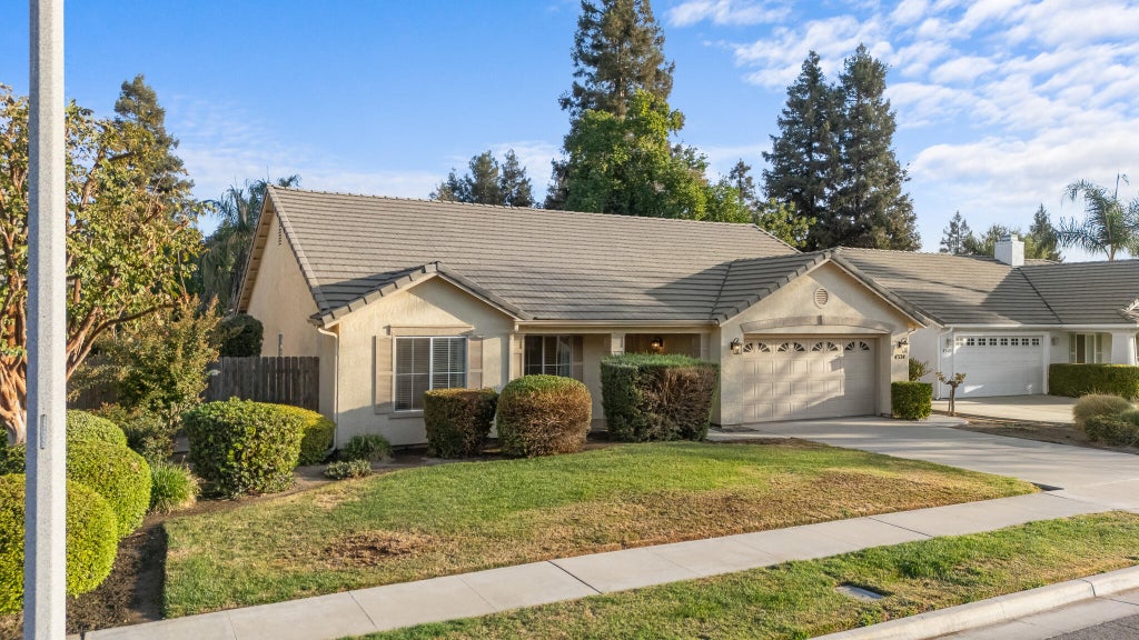 Photo of 4324 W Concord Avenue, Visalia, CA 93277 (MLS # 244630)