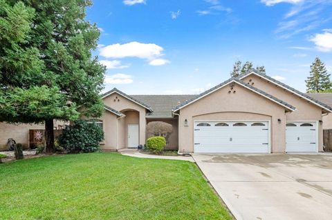 Photo of 2303 S Conyer Court, Visalia, CA 93277 (MLS # 239913)