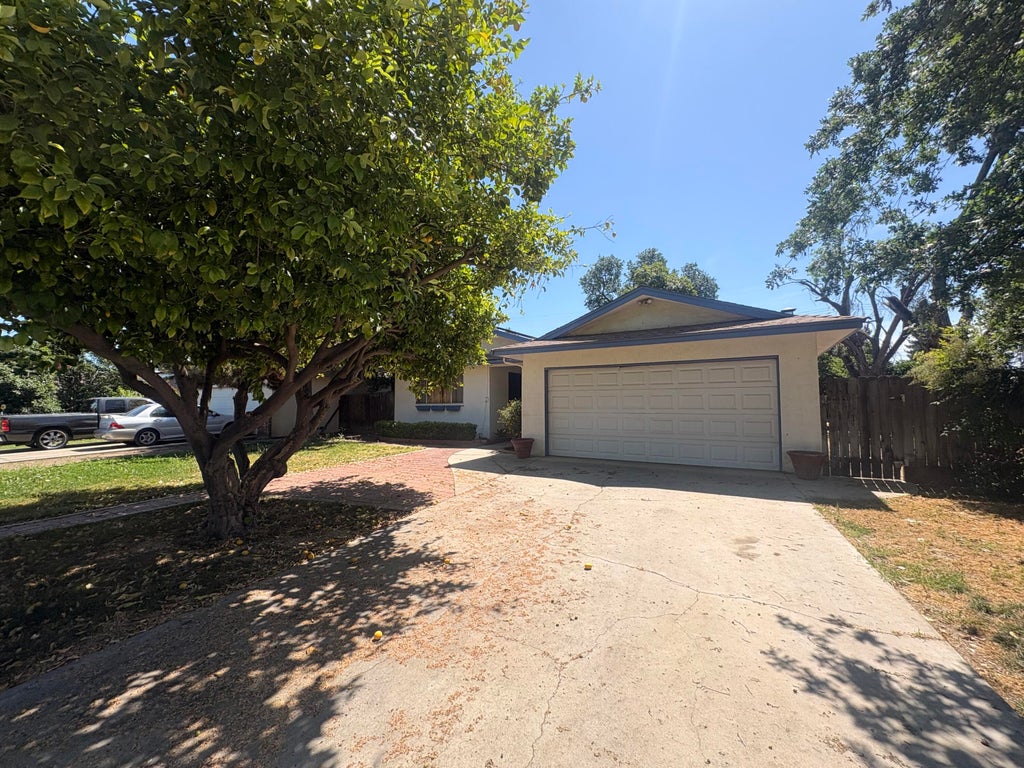 Photo of 1515 W Cambridge Avenue, Visalia, CA 93277 (MLS # 240857)
