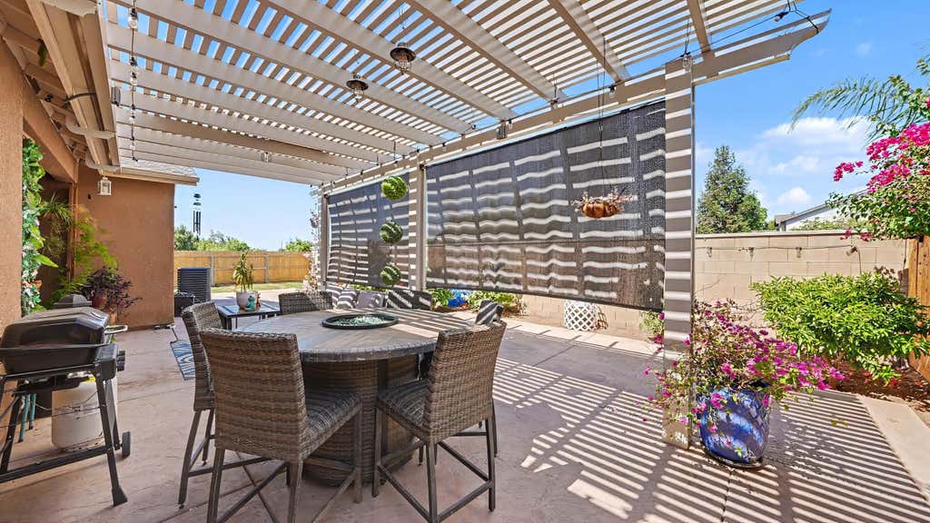 Photo of 4035 S Fontana Street, Visalia, CA 93277 (MLS # 242618)