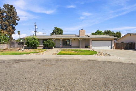 Photo of 1738 W Monte Vista Avenue, Visalia, CA 93277 (MLS # 243713)