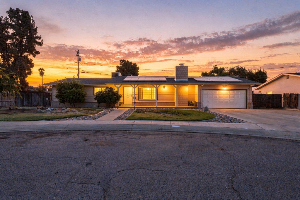 Photo of 1738 W Monte Vista Avenue, Visalia, CA 93277 (MLS # 243713)