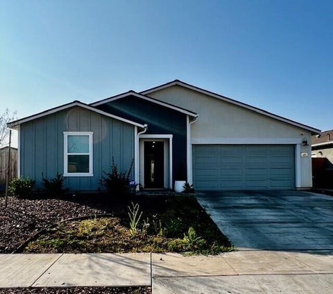 Photo of 619 W Bravo Avenue, Woodlake, CA 93286 (MLS # 243168)