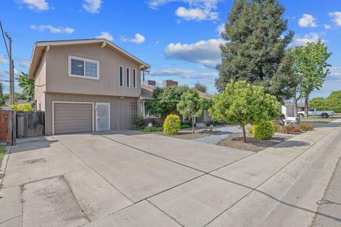 Photo of 2735 W Laura Avenue, Visalia, CA 93277 (MLS # 241214)