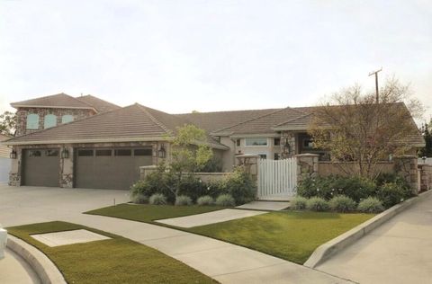 Photo of 384 Mitchell Avenue, Tulare, CA 93274 (MLS # 233873)