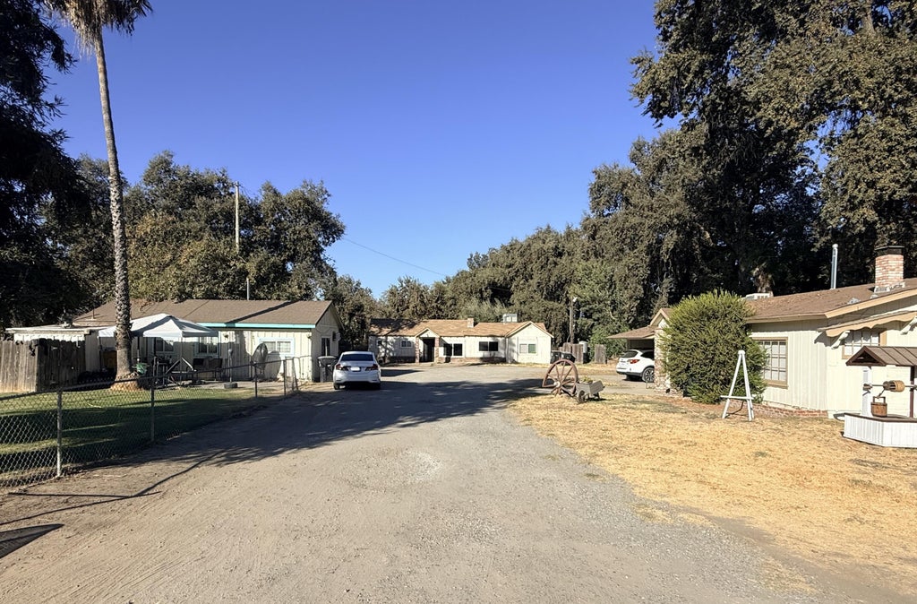 Photo of 143 S Linwood Street, Visalia, CA 93291 (MLS # 244652)