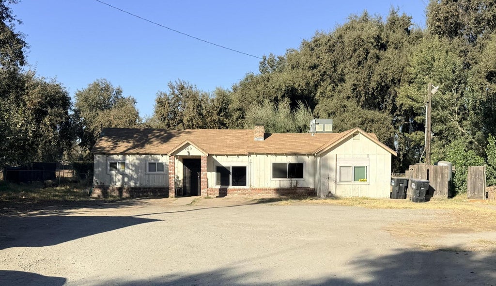 Photo of 143 S Linwood Street, Visalia, CA 93291 (MLS # 244652)