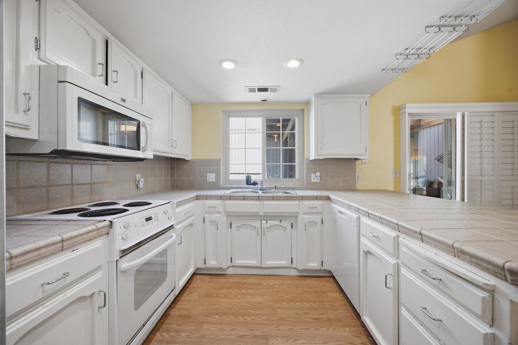 Photo of 2504 E Tulare Avenue, Visalia, CA 93292 (MLS # 243501)