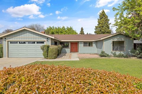 Photo of 1010 W Seeger, Visalia, CA 93277 (MLS # 240150)