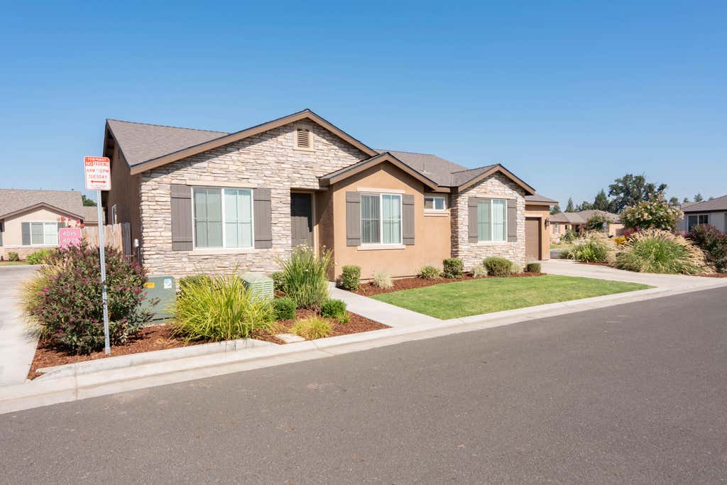 Photo of 4005 S Fontana Street, Visalia, CA 93277 (MLS # 242864)