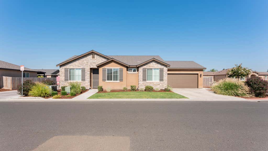 Photo of 4005 S Fontana Street, Visalia, CA 93277 (MLS # 242864)