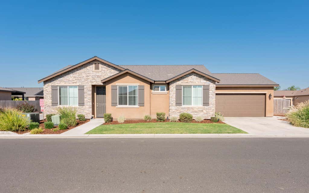 Photo of 4005 S Fontana Street, Visalia, CA 93277 (MLS # 242864)