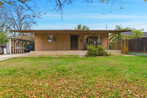 Photo of 469 Pomegranate Street, Woodlake, CA 93286 (MLS # 240159)