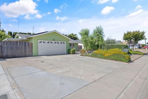 Photo of 3325 W Laurel Avenue, Visalia, CA 93277 (MLS # 241808)